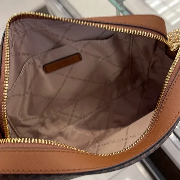 MICHAEL KORS
Jet Set Large East West Zip Printed Logo Crossbody Bag
Brown 
NWT - Picture 6 of 16